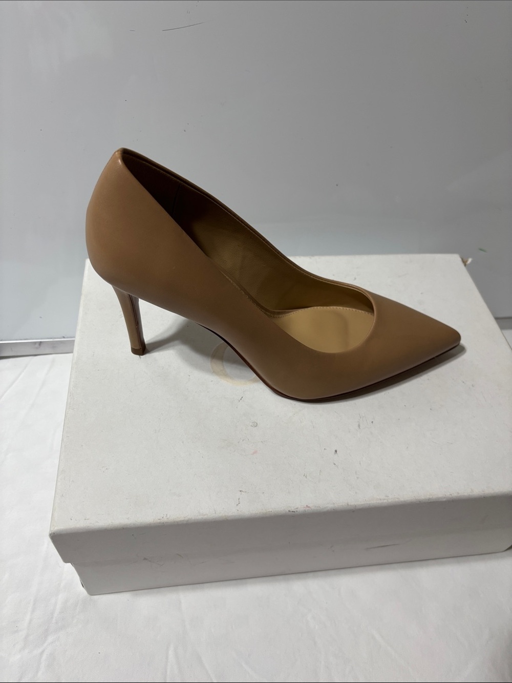 Michael Kors Taupe Pointed-Toe Leather Pumps. NWOT - Picture 5 of 10
